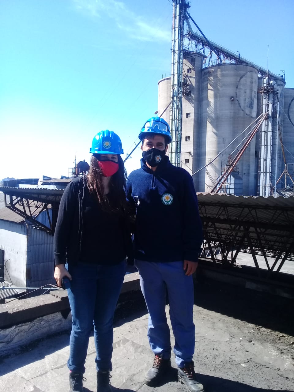 La Ing. Tatiana Arturi junto al cooperativista Ricardo Petit.